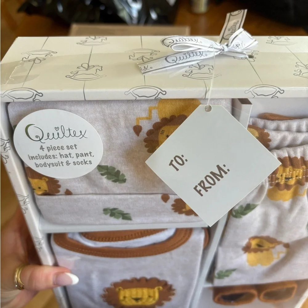 Quiltex 4-Piece Baby Set with Lion